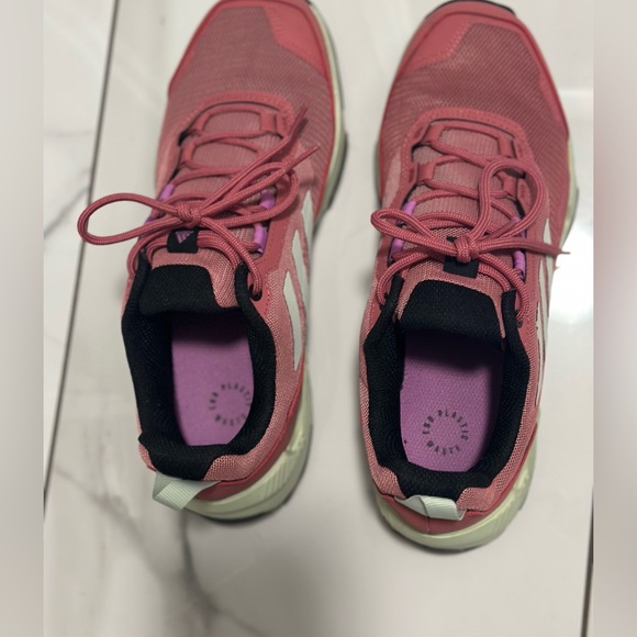 Adidas Running/ walking shoes 
Brand new, just wear once 
Size 8 ladies - Picture 2 of 7